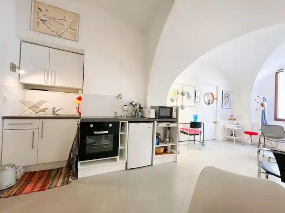 Le Studio Du Marquis Marsanne Bagian luar foto